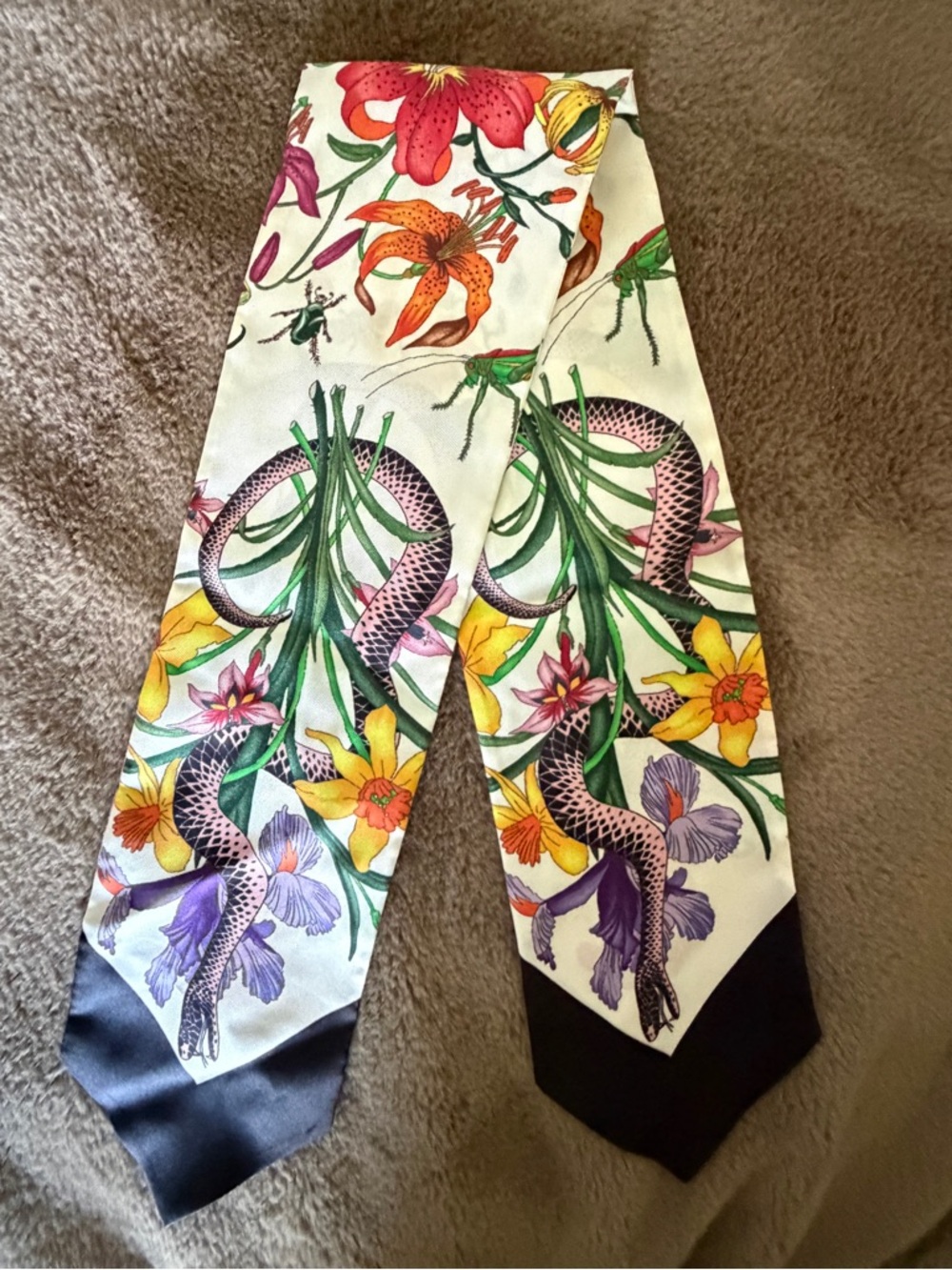GUCCI Floral & Snake Print Silk Neck Scarf - Picture 2 of 4